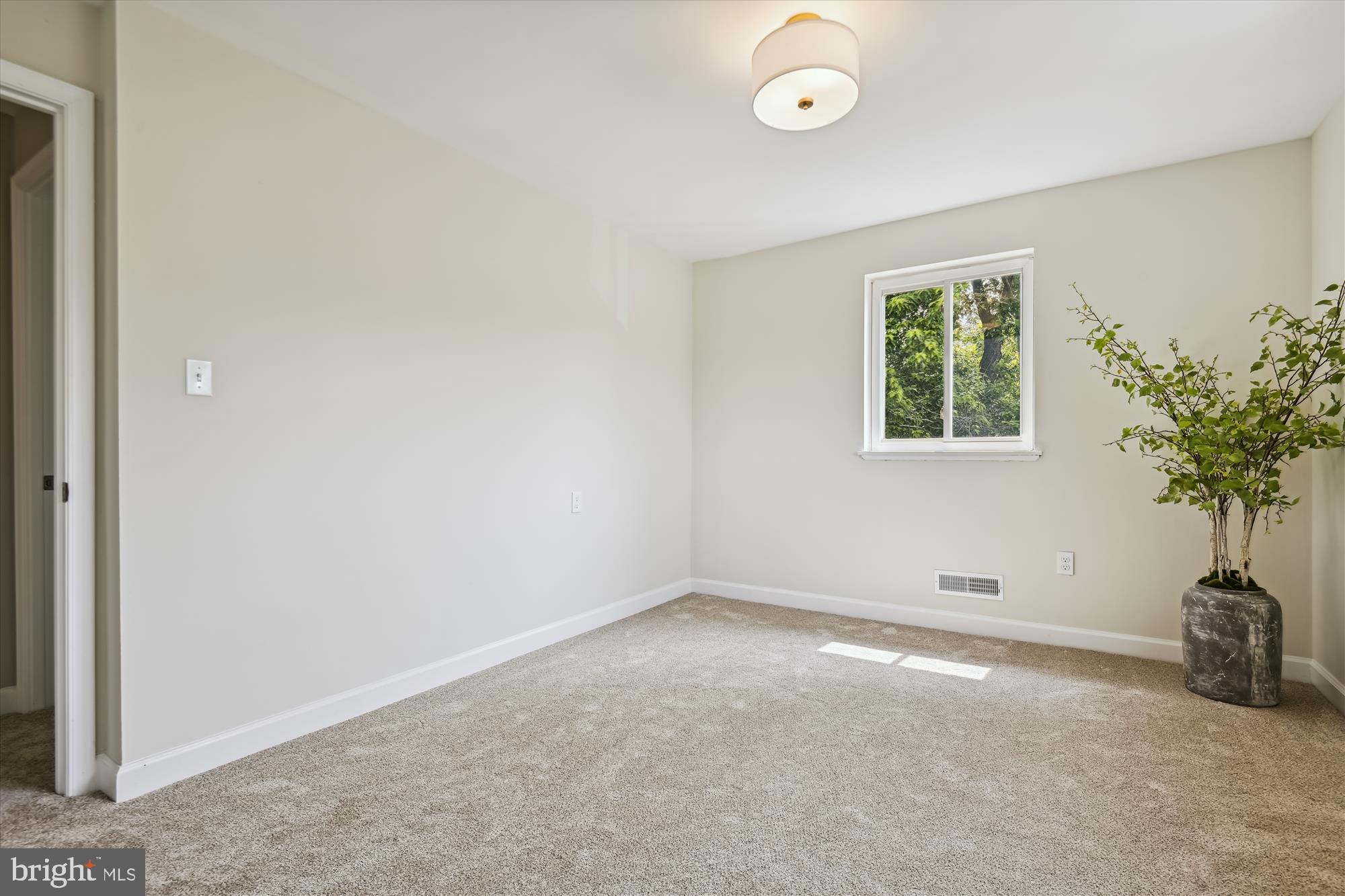 631 Markham Road Baltimore, MD 21229 - Photo 22 of 40 Primary Bedroom #1