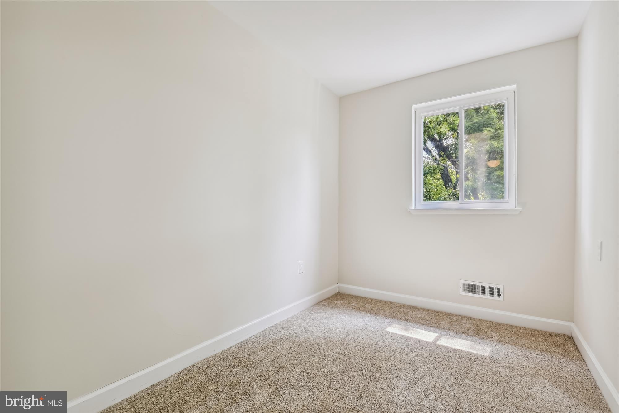 631 Markham Road Baltimore, MD 21229 - Photo 25 of 40 Bedroom #3