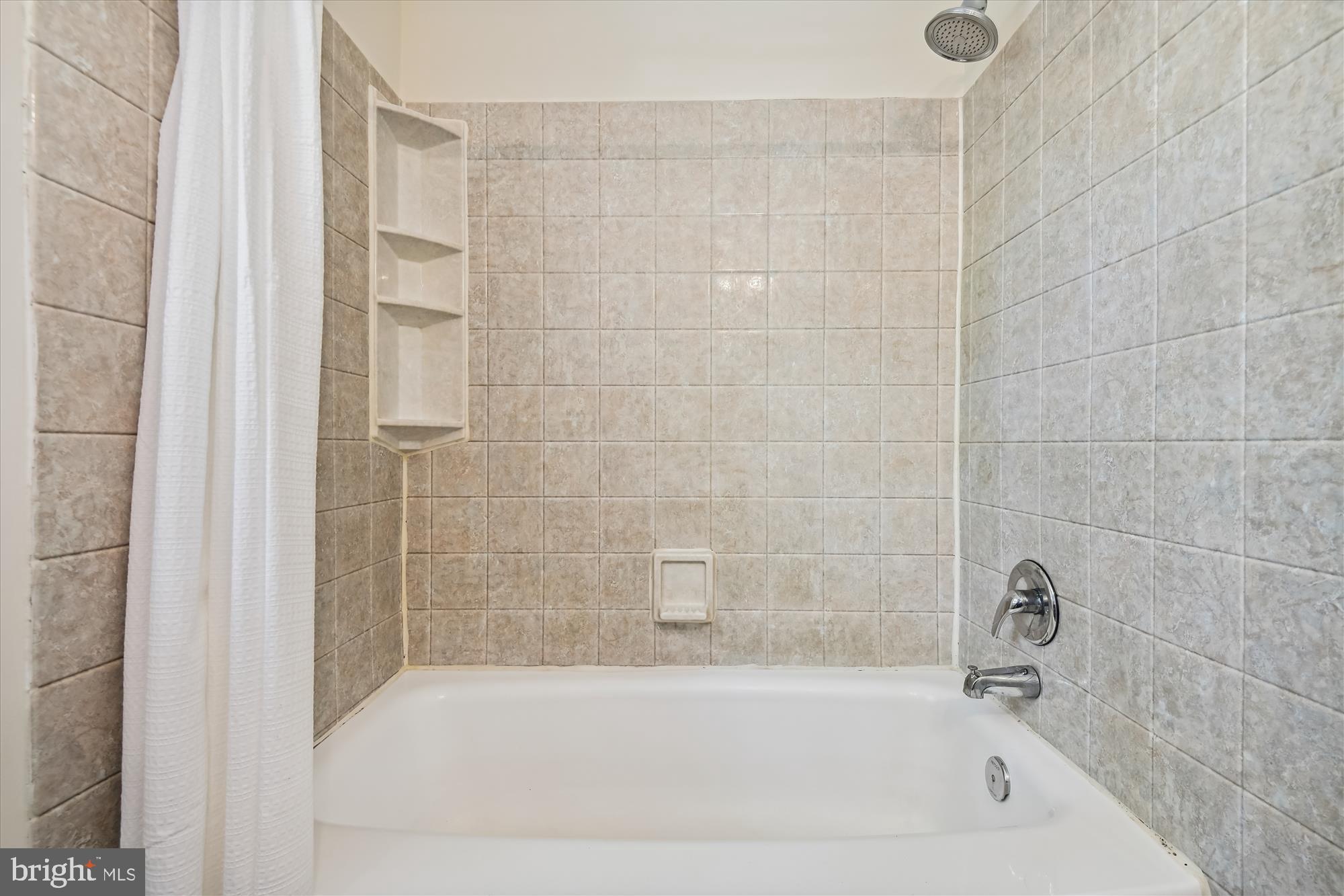631 Markham Road Baltimore, MD 21229 - Photo 27 of 40 Bathroom