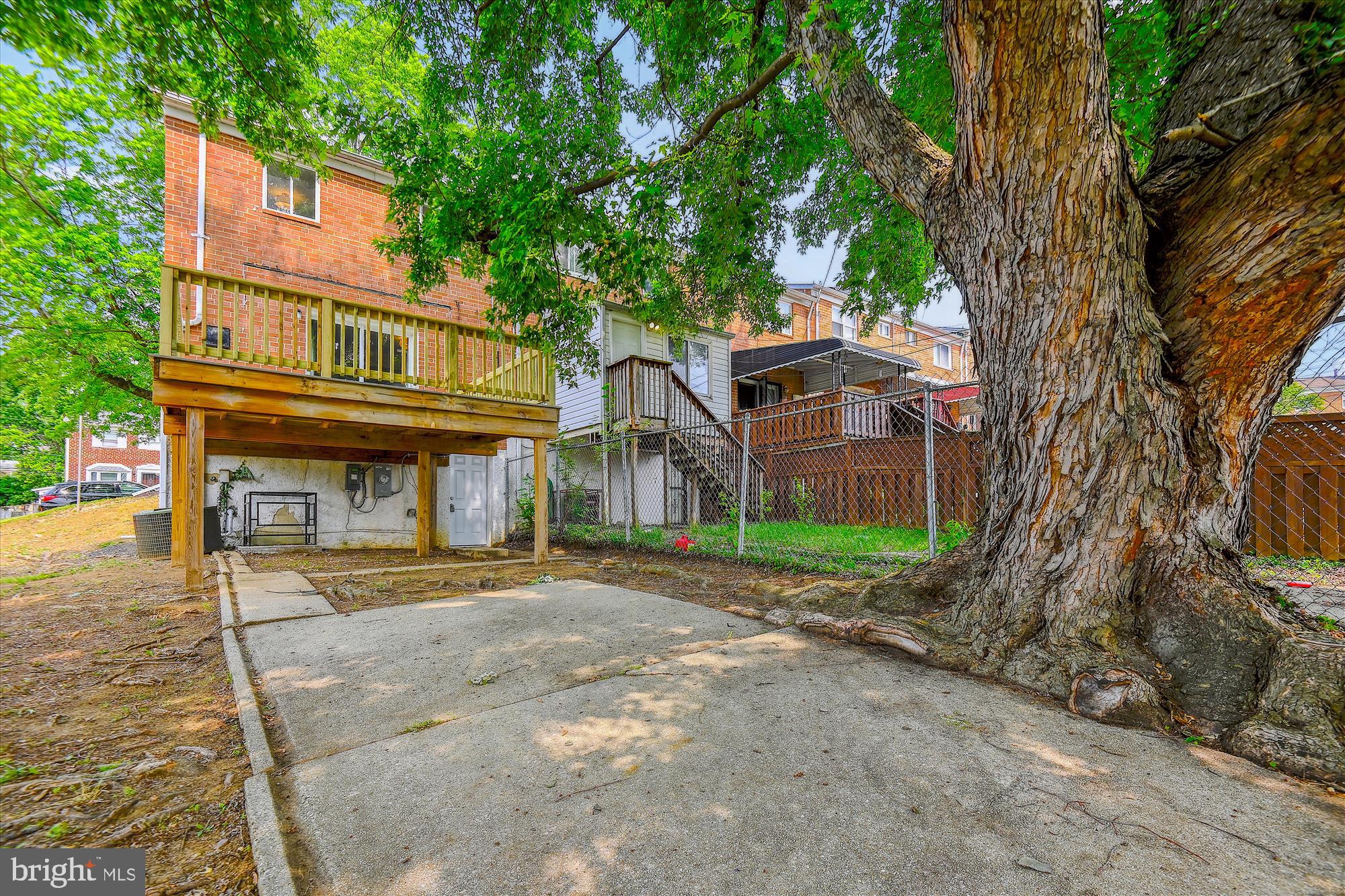 631 Markham Road Baltimore, MD 21229 - Photo 34 of 40 Back Exterior- Deck and Parking