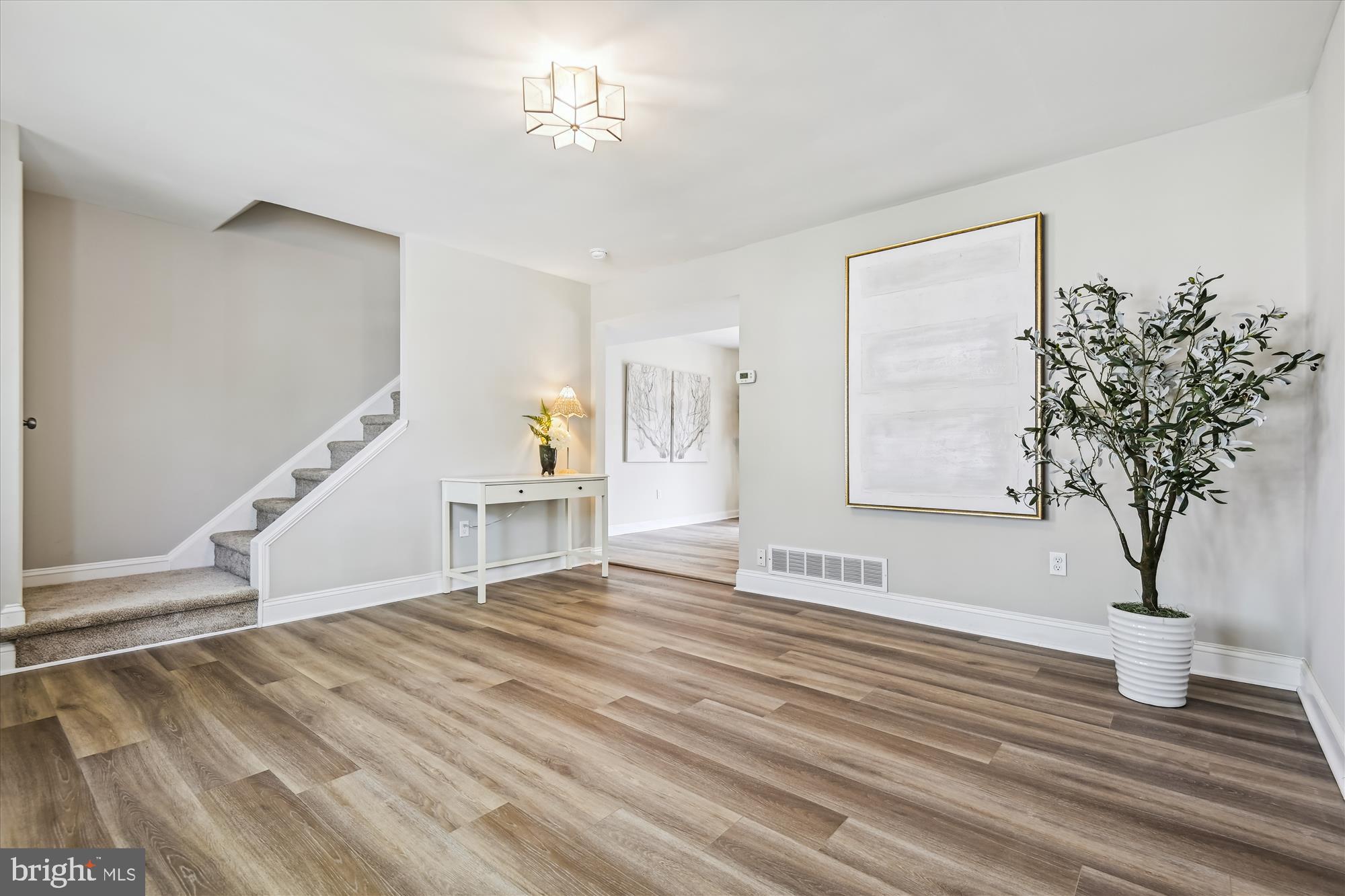631 Markham Road Baltimore, MD 21229 - Photo 6 of 40 Family Room
