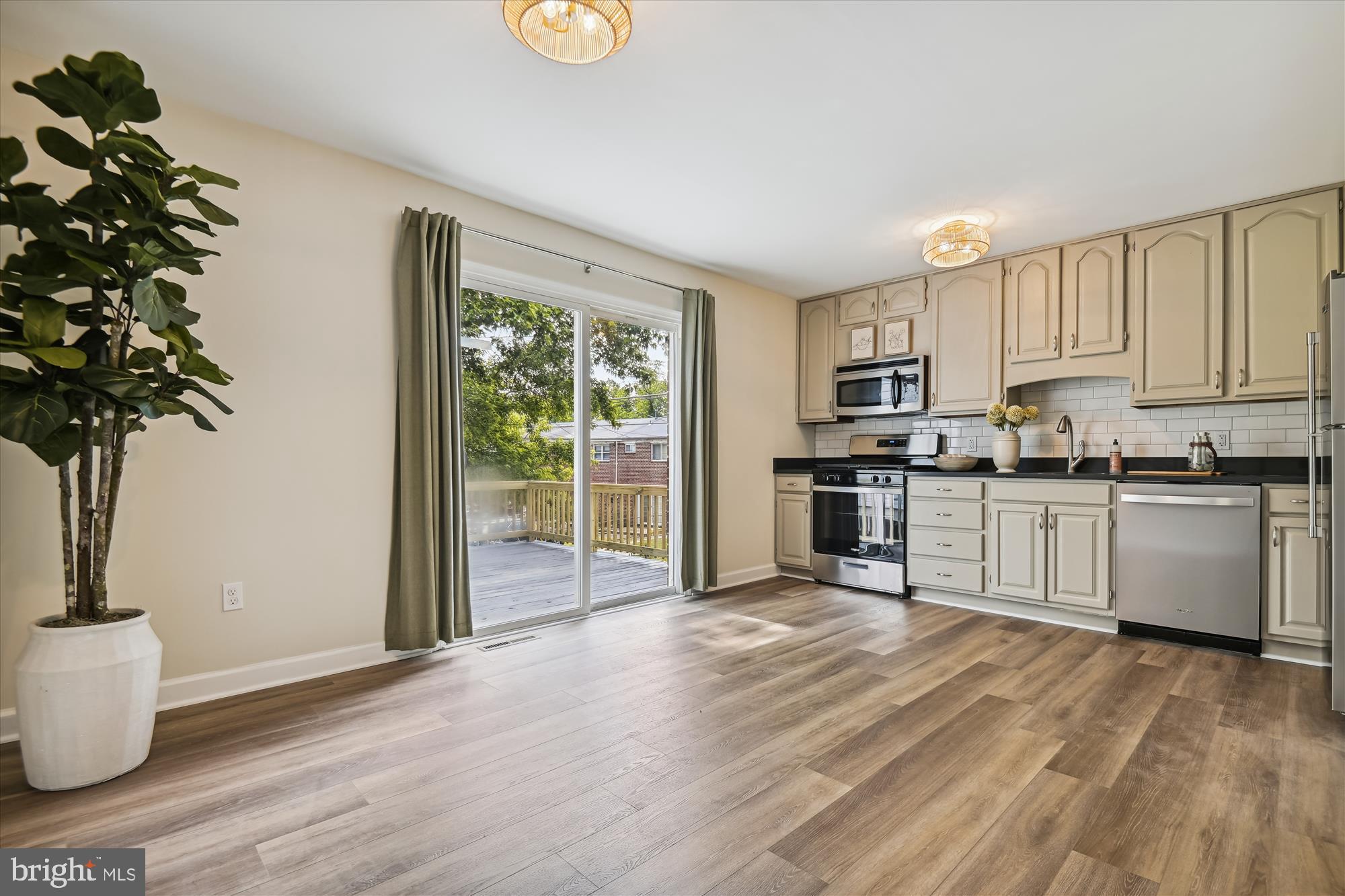 631 Markham Road Baltimore, MD 21229 - Photo 9 of 40 Kitchen/Dining
