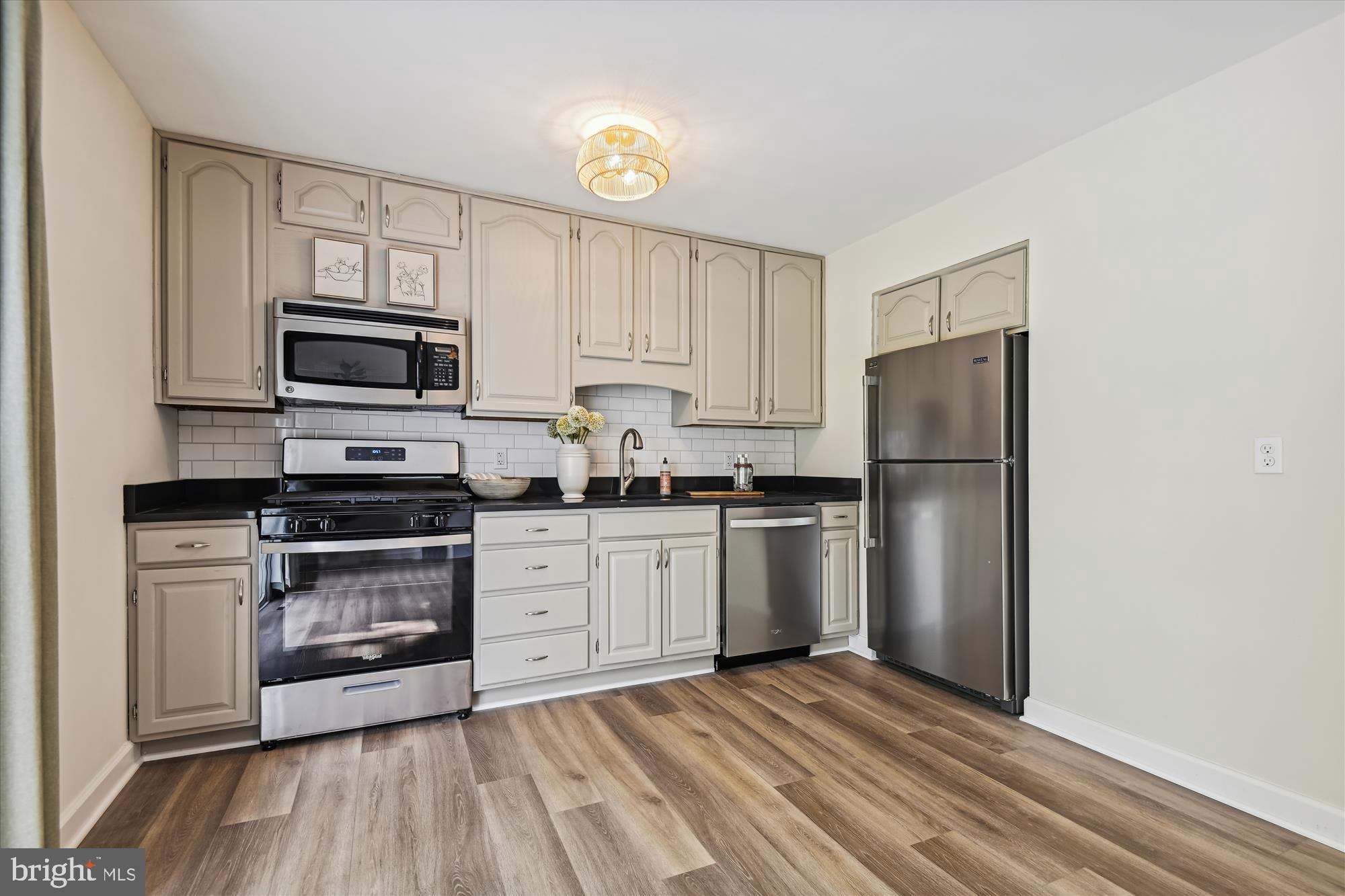 631 Markham Road Baltimore, MD 21229 - Photo 10 of 40 Kitchen