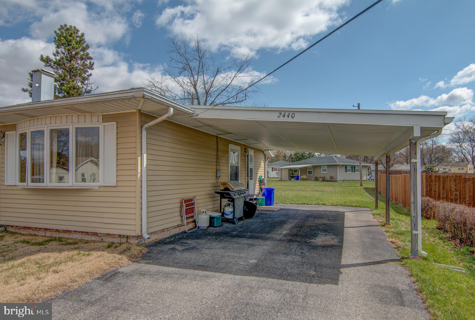2440 Dunbar Road York, PA 17408 - Photo 3 of 12
