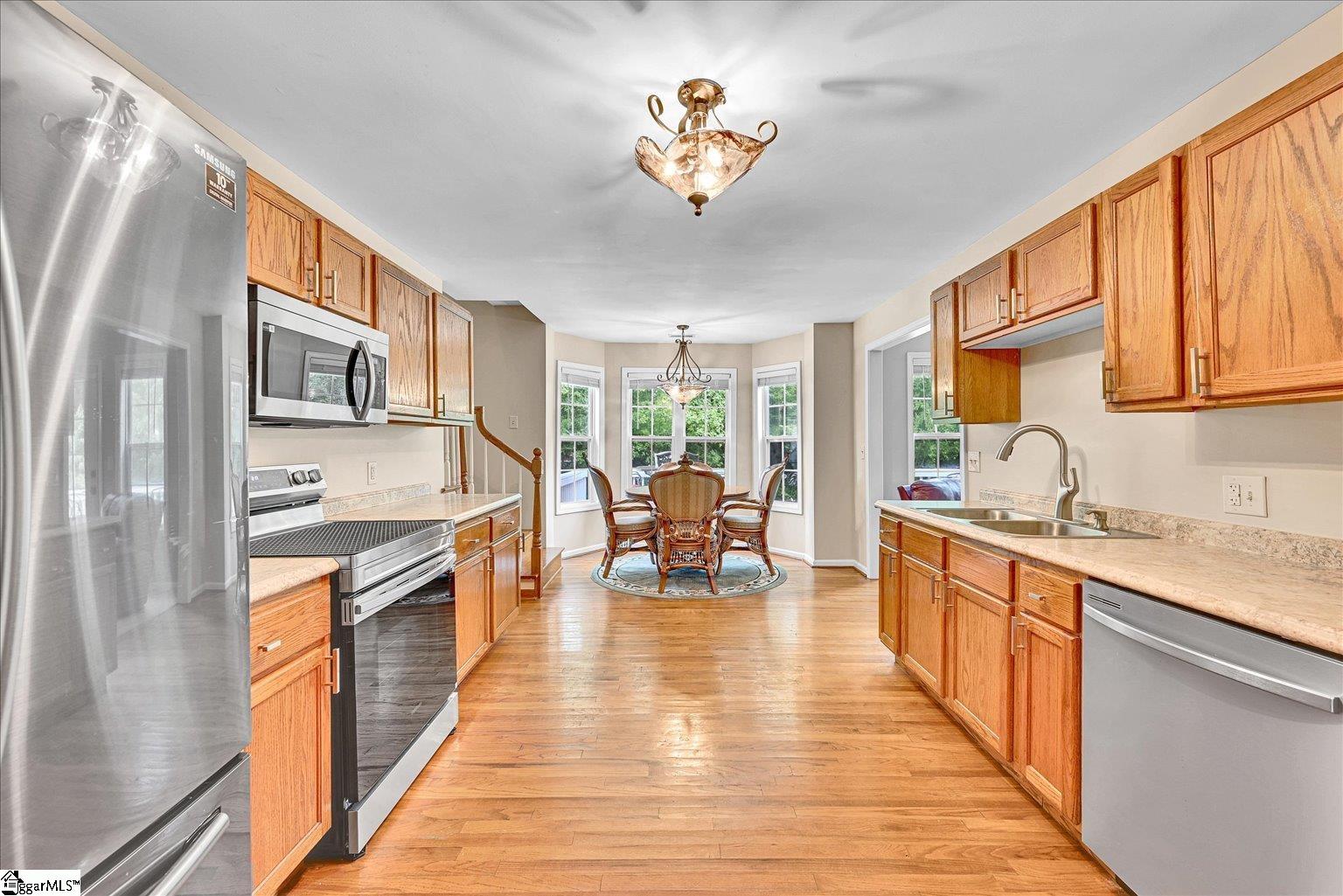 12 Marine Road Greenville, SC 29617 - Photo 4 of 44 Gallery Image 4