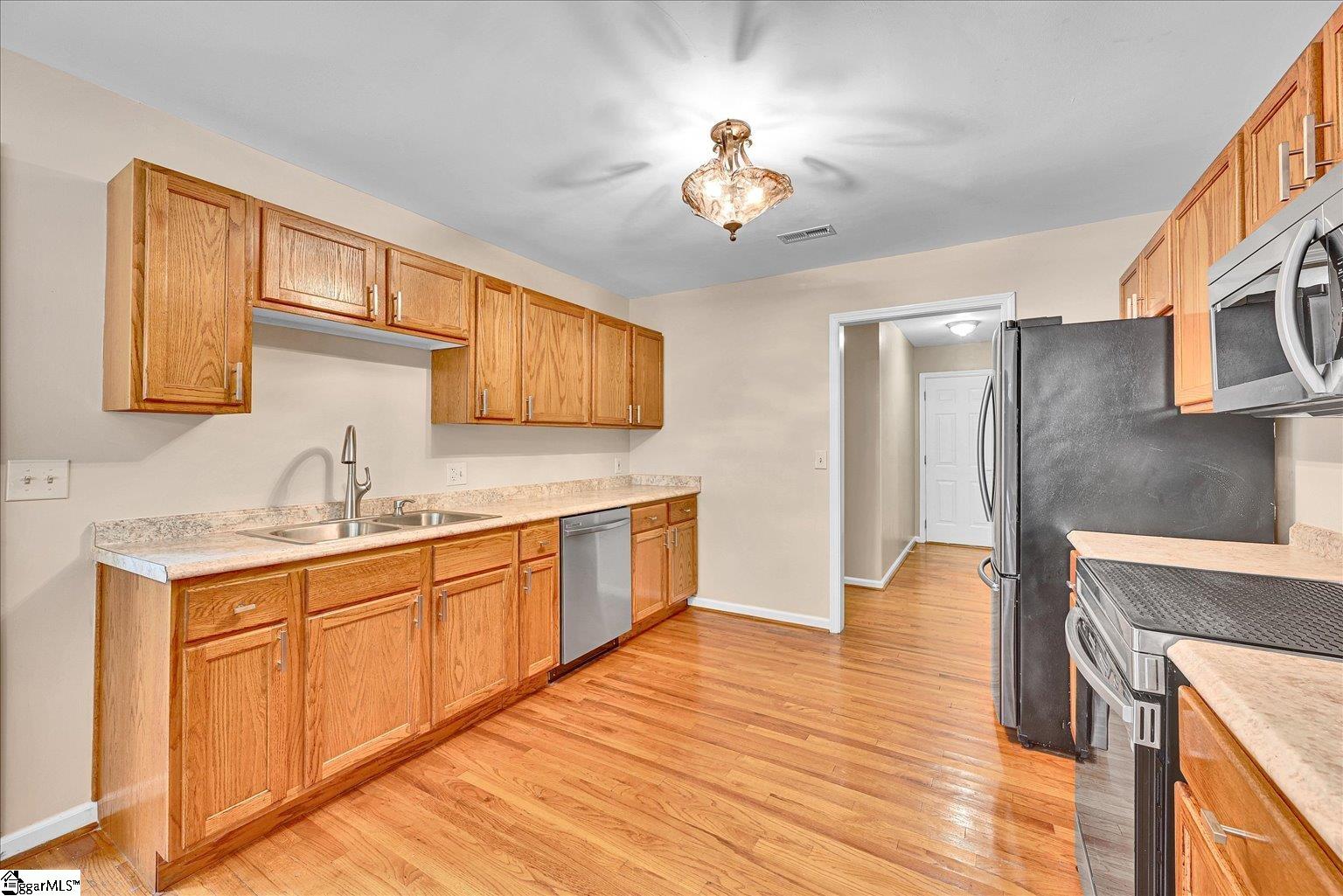 12 Marine Road Greenville, SC 29617 - Photo 7 of 44 Gallery Image 7