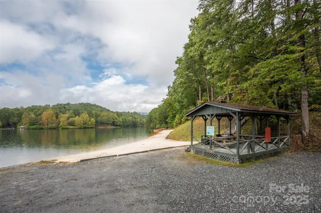 $299,900 | 132 Egret, Lake Lure, NC 28746