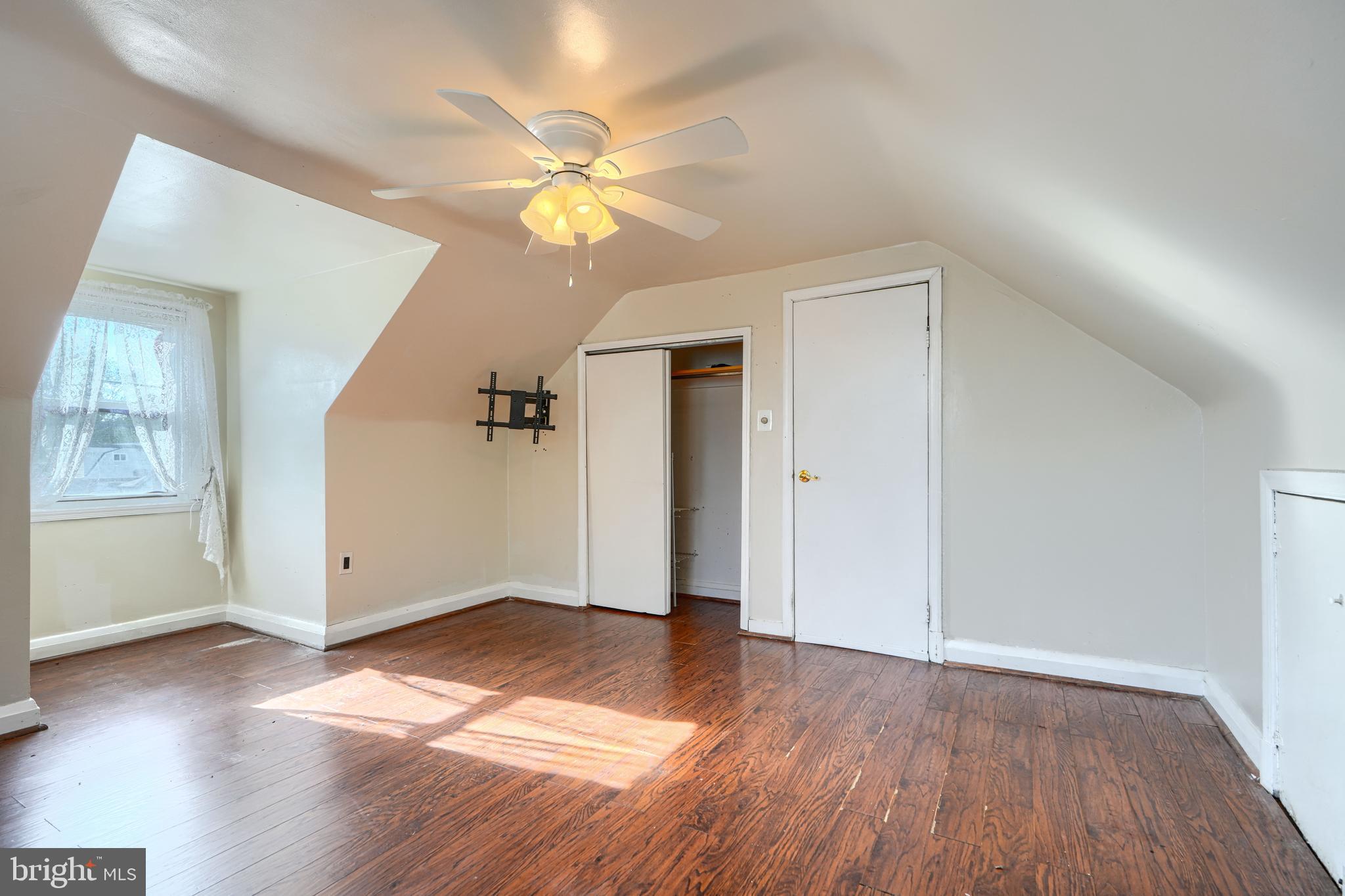 2215 Lodge Farm Road Baltimore, MD 21219 - Photo 27 of 38 Bedroom 2 (upper level)