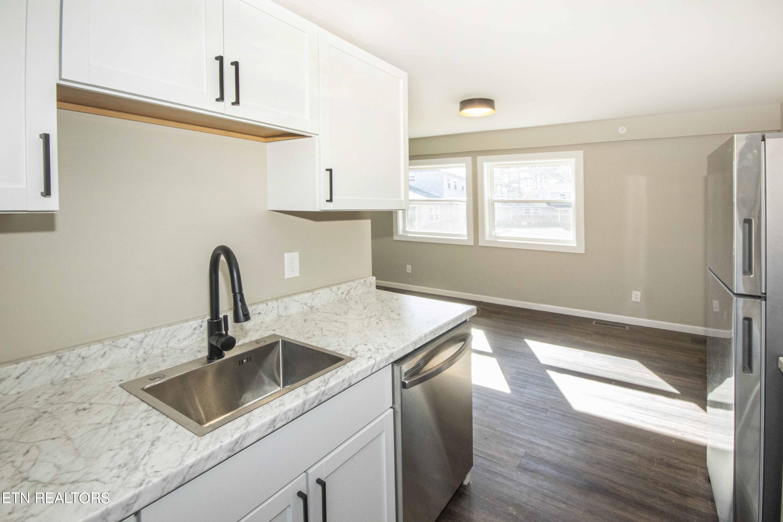 108 Viking Road Oak Ridge, TN 37830 - Photo 16 of 49 1 BED KITCHEN