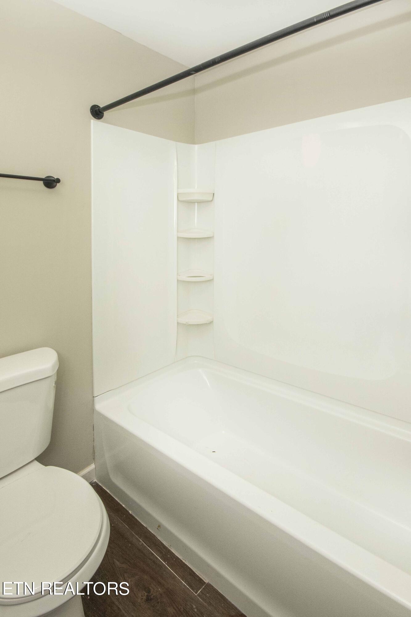 108 Viking Road Oak Ridge, TN 37830 - Photo 20 of 49 1 BED BATHROOM