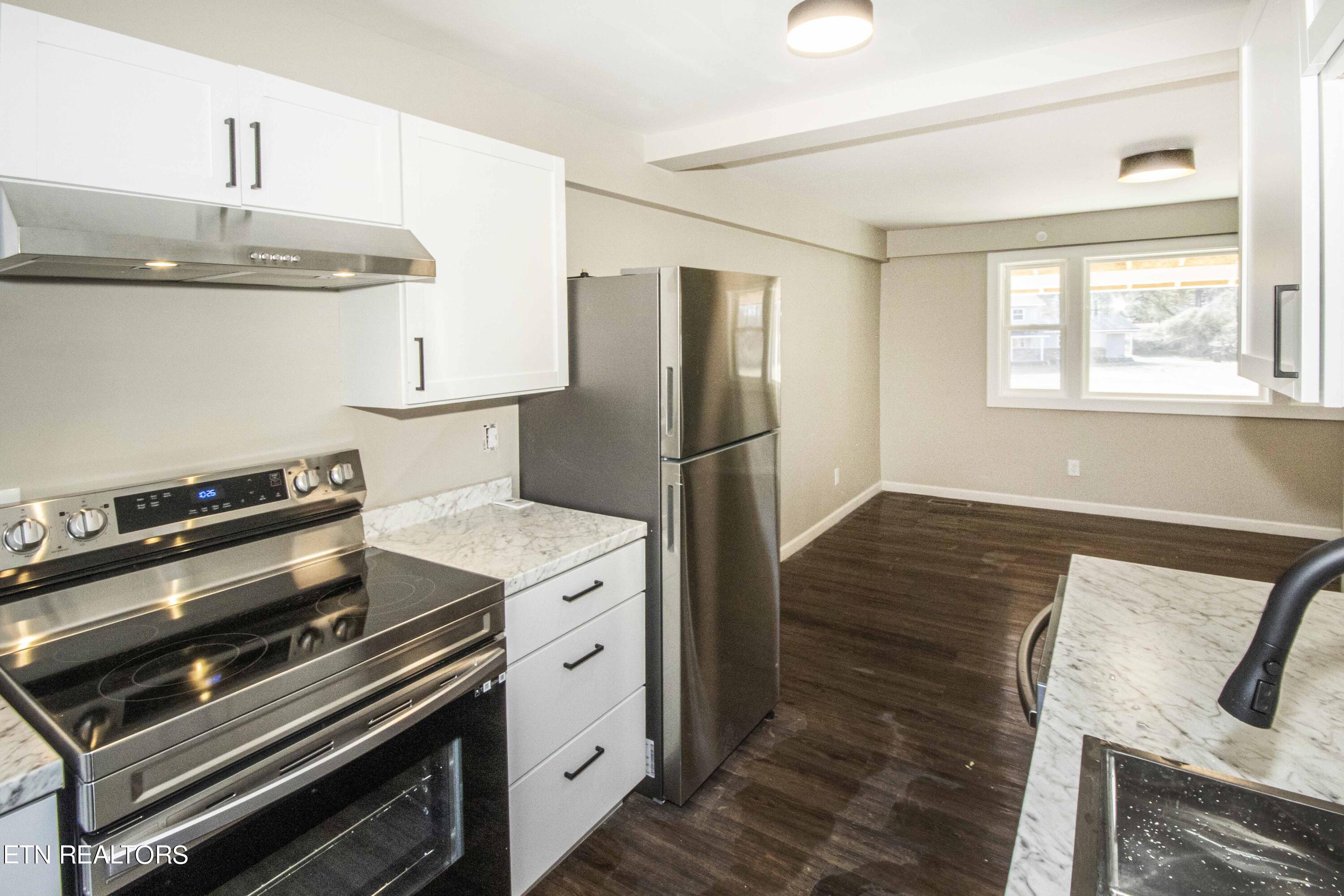 108 Viking Road Oak Ridge, TN 37830 - Photo 23 of 49 2 BED KITCHEN