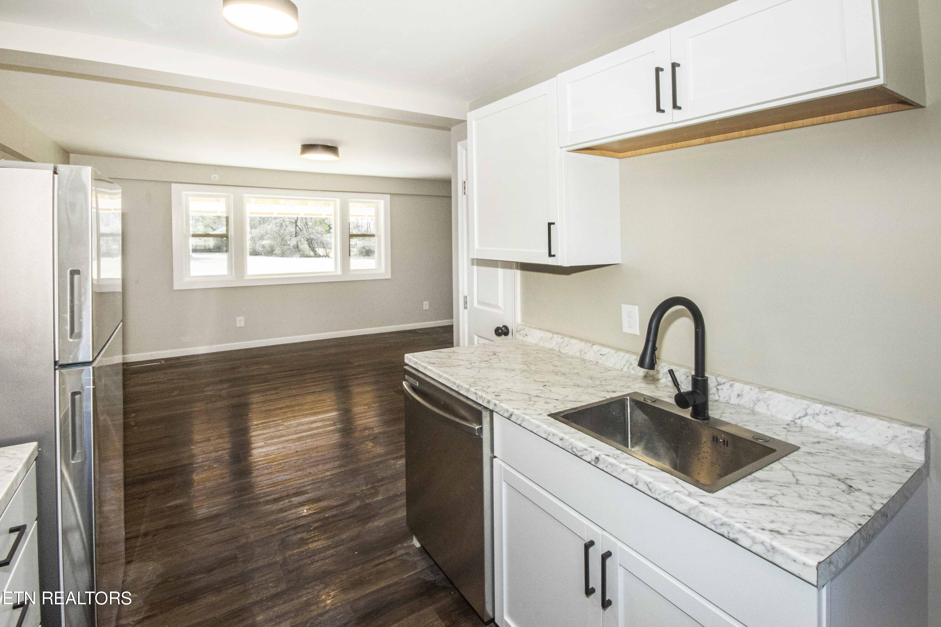 108 Viking Road Oak Ridge, TN 37830 - Photo 24 of 49 2 BED KITCHEN