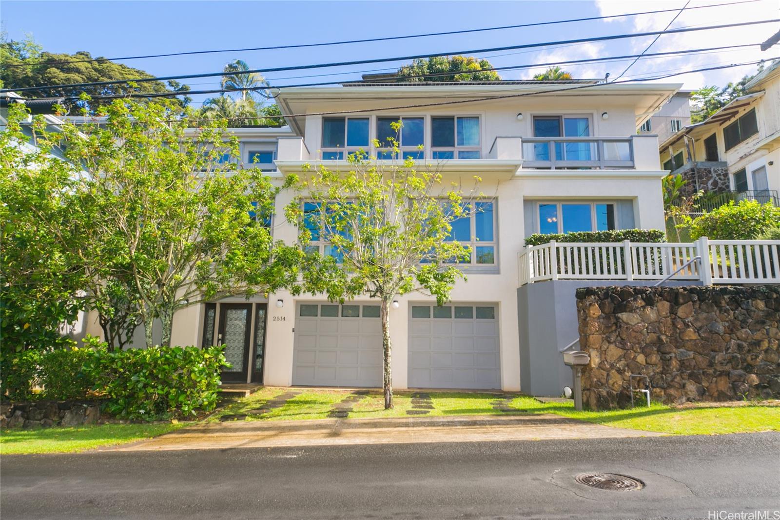 2514 Booth Road Honolulu, HI 96813 - Photo 1 of 1 a front view of a house with a garden and pathway