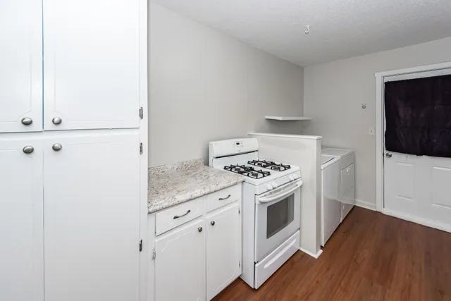 $2,300 | 1520 North Avalon Circle, Charleston, SC 29407