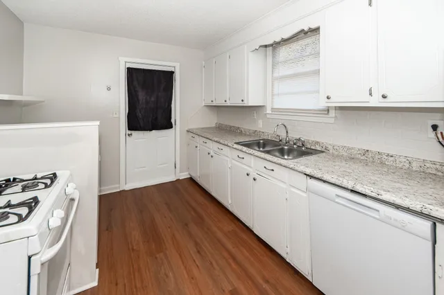 $2,300 | 1520 North Avalon Circle, Charleston, SC 29407