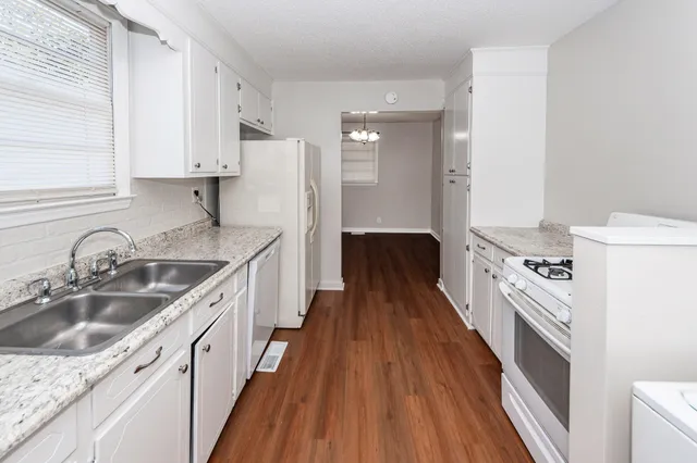 $2,300 | 1520 North Avalon Circle, Charleston, SC 29407