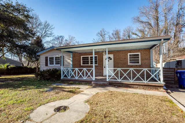 $2,300 | 1520 North Avalon Circle, Charleston, SC 29407