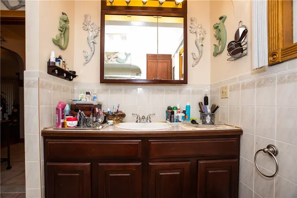 $979,000 | 546 Lonsdale Avenue, Central Falls, RI 02863