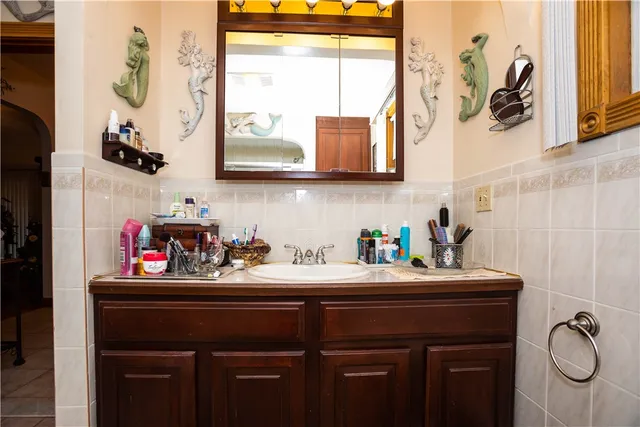 $979,000 | 546 Lonsdale Avenue, Central Falls, RI 02863