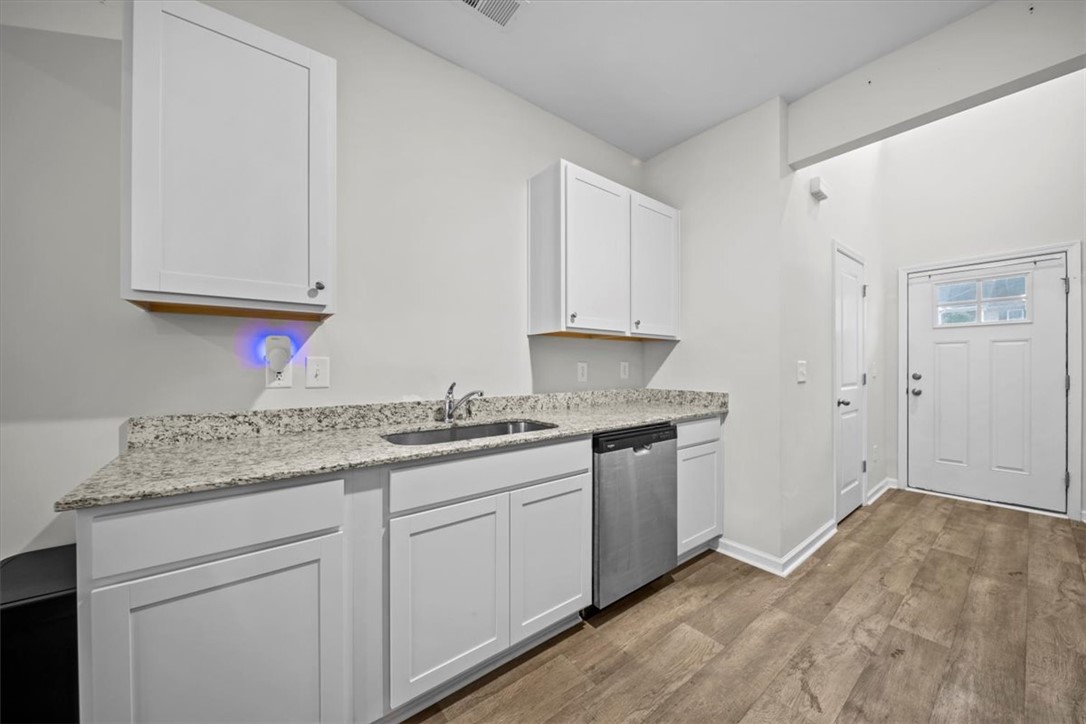 11112 Watson Drive, Unit B Seneca, SC 29672 - Photo 3 of 34