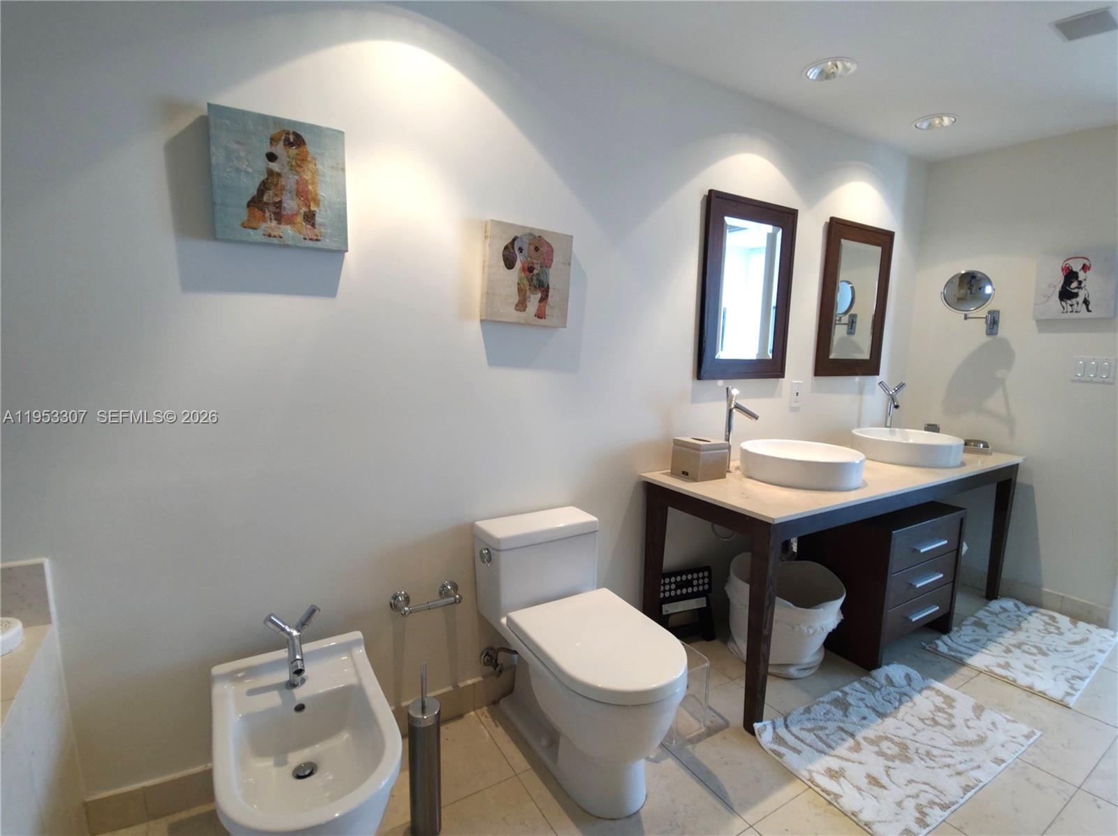 465 Brickell Avenue, Unit 4402 Miami, FL 33131 - Photo 12 of 33 a bathroom with a toilet a sink and mirror