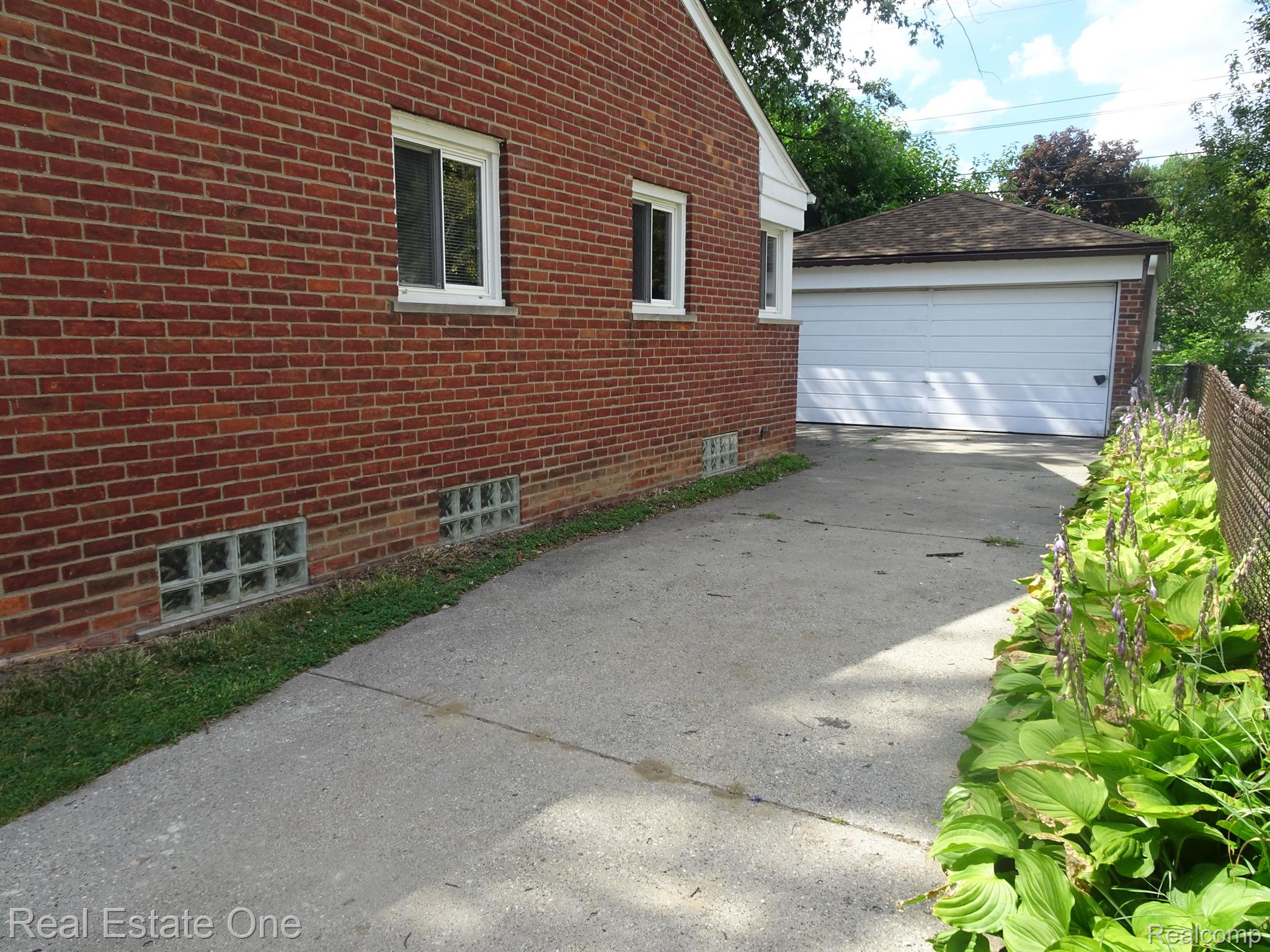 5325 East Thirteen Mile Road Warren, MI 48092 - Photo 4 of 23 Glass Block Windows in Basement