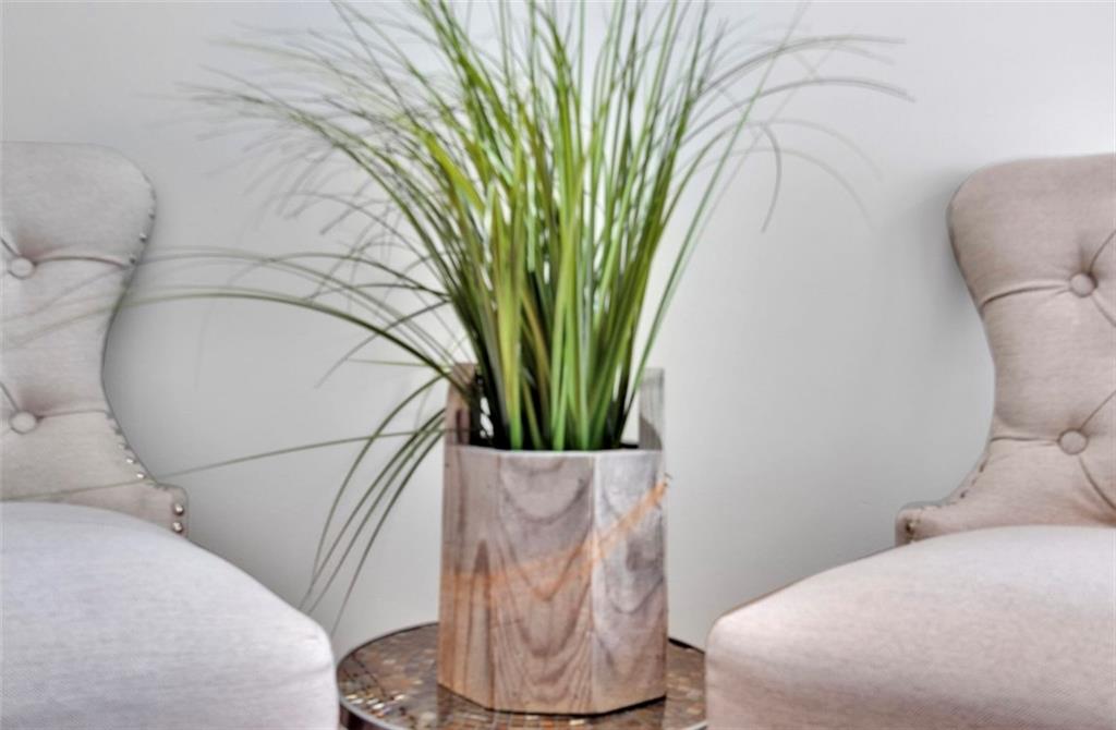 2411 Huntingdon, Unit 2411 Atlanta, GA 30350 - Photo 11 of 45 a vase of flowers sitting on a table