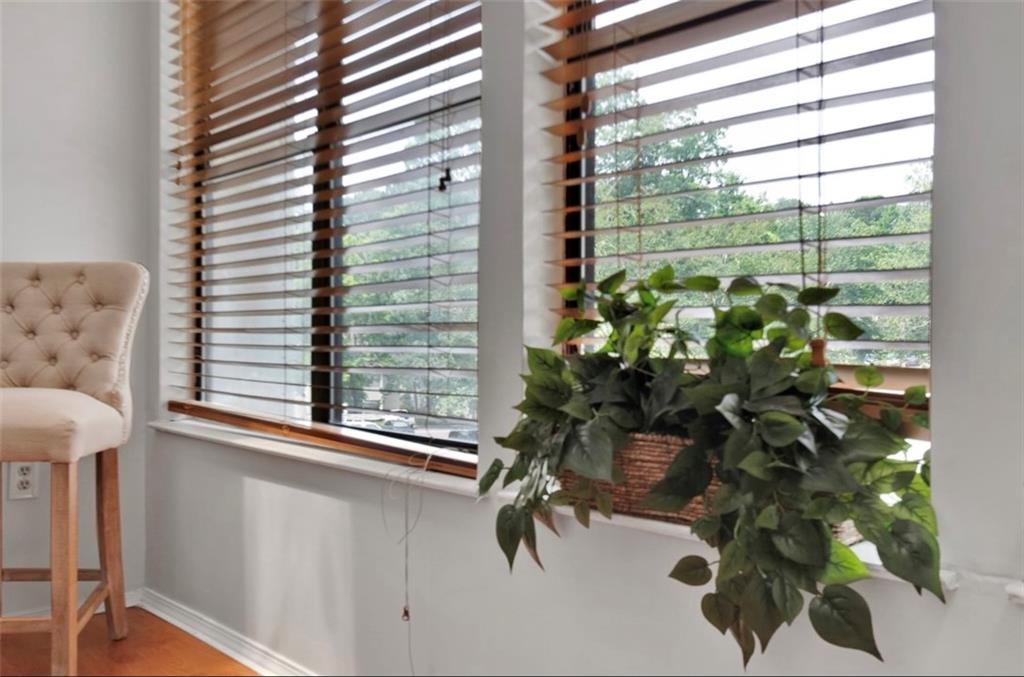 2411 Huntingdon, Unit 2411 Atlanta, GA 30350 - Photo 10 of 45 a room with window and a potted plant