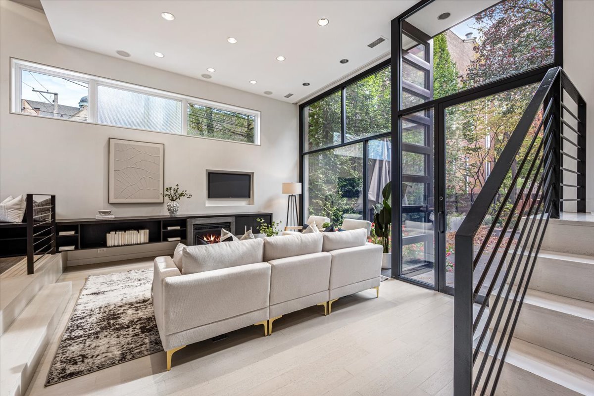 2209 North Seminary Avenue Chicago, IL 60614 - Photo 20 of 44