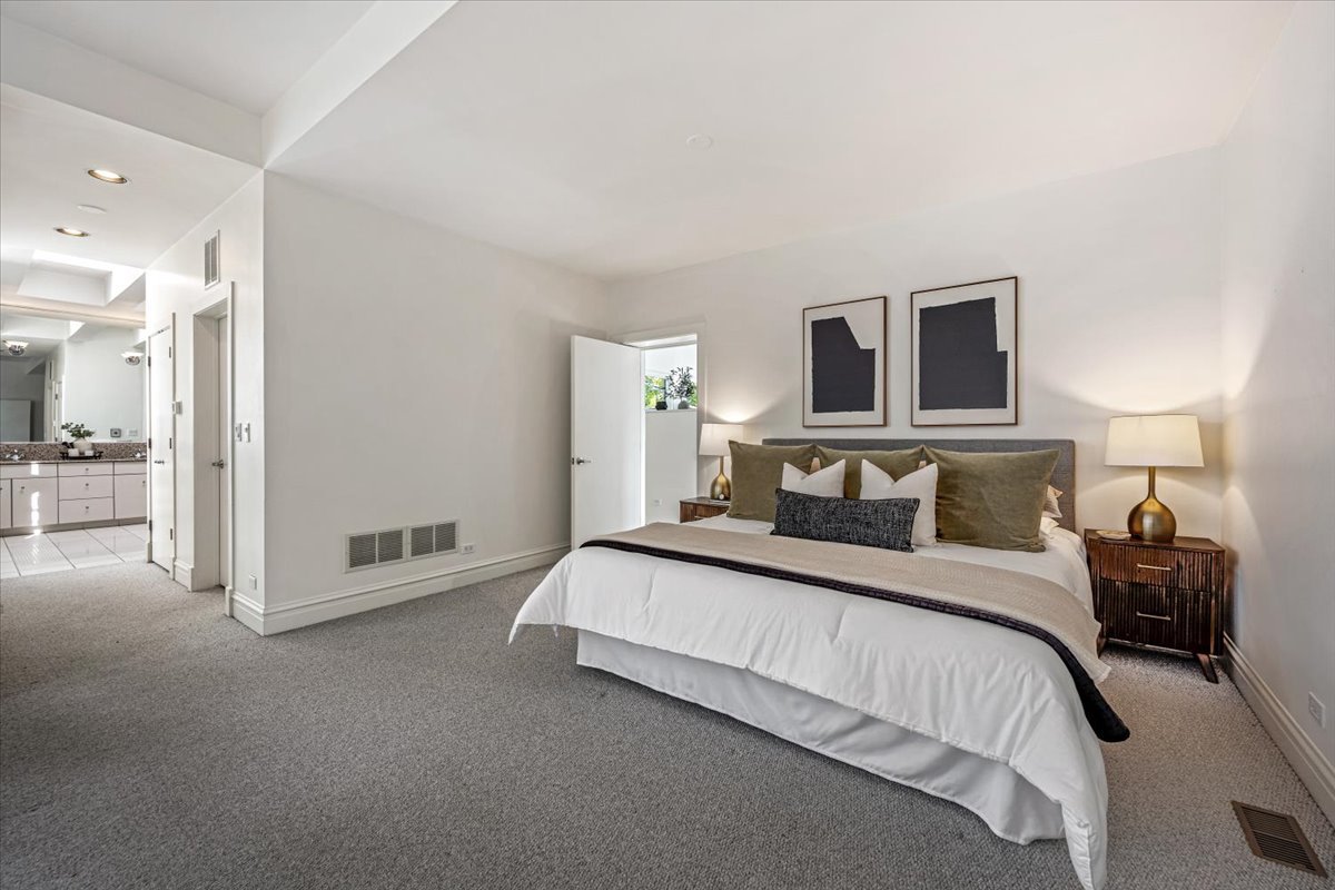 2209 North Seminary Avenue Chicago, IL 60614 - Photo 27 of 44