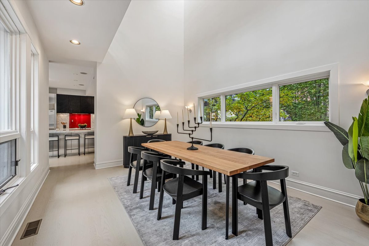 2209 North Seminary Avenue Chicago, IL 60614 - Photo 9 of 44