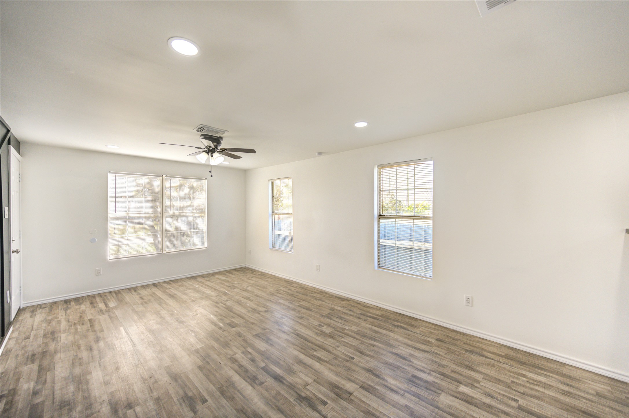 7811 St Louis Street Houston, TX 77028 - Photo 16 of 41