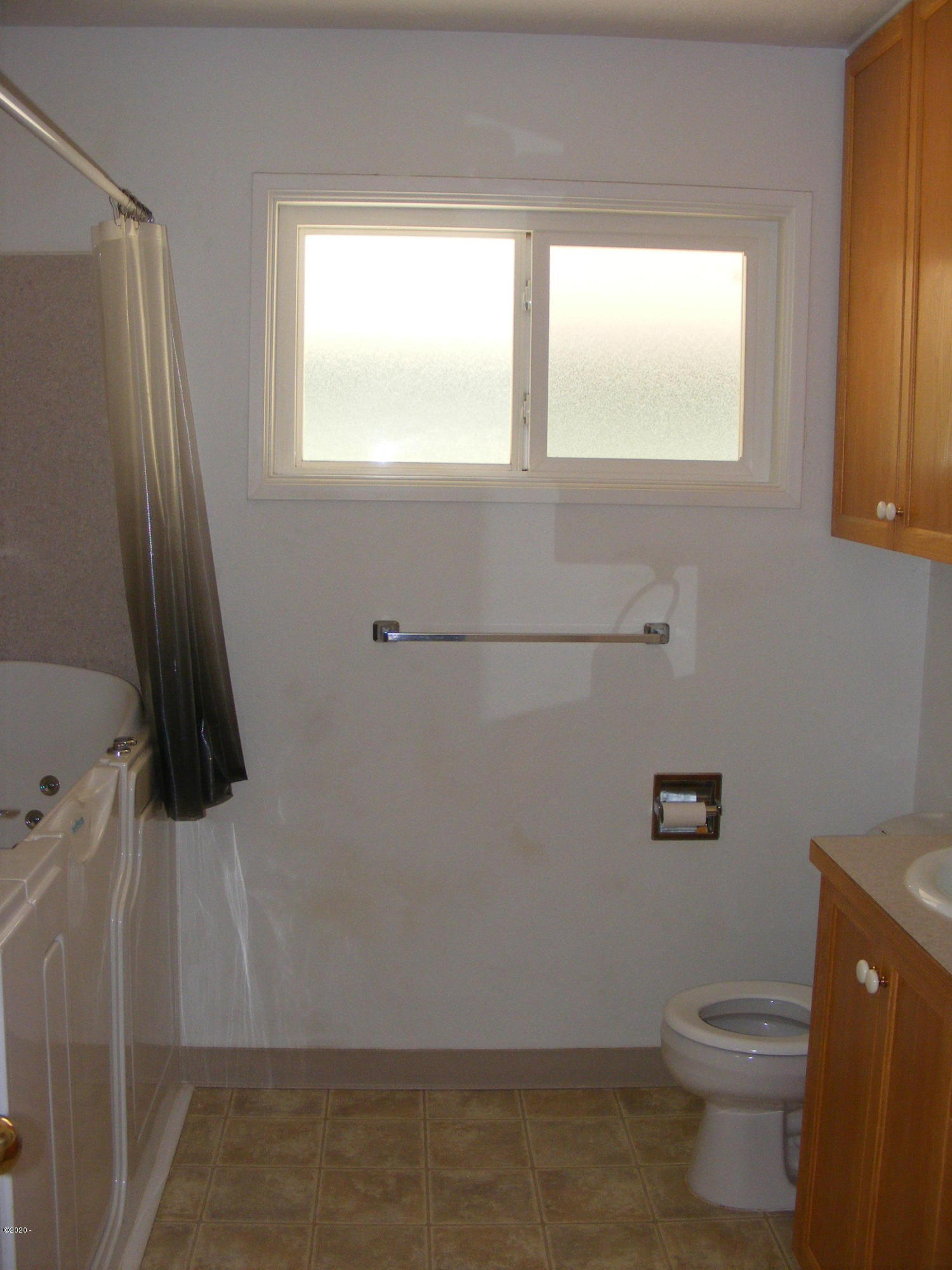 327 South Bay Road Toledo, OR 97391 - Photo 22 of 30 Main bath