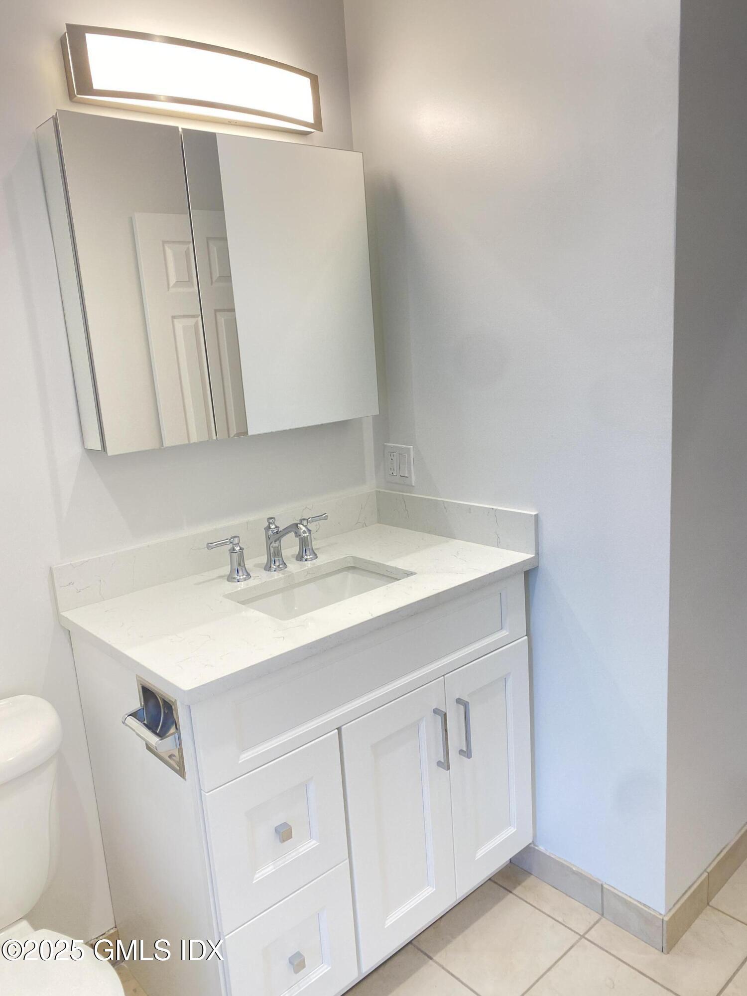 9 Sound View Court, Unit 2B Greenwich, CT 06830 - Photo 9 of 10 IMG_8111