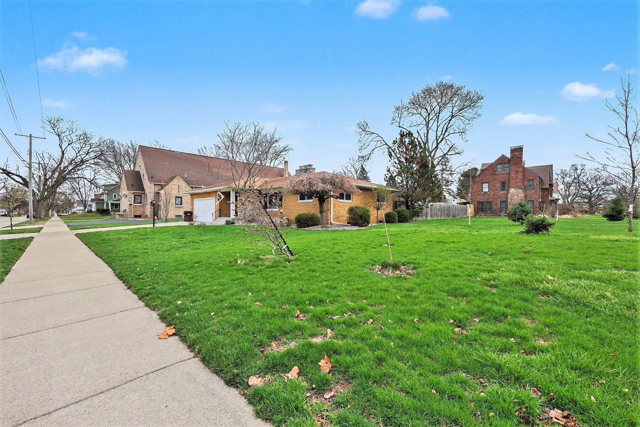 1109 West Franklin Street Jackson, MI 49203 - Photo 5 of 27 004_file_2712