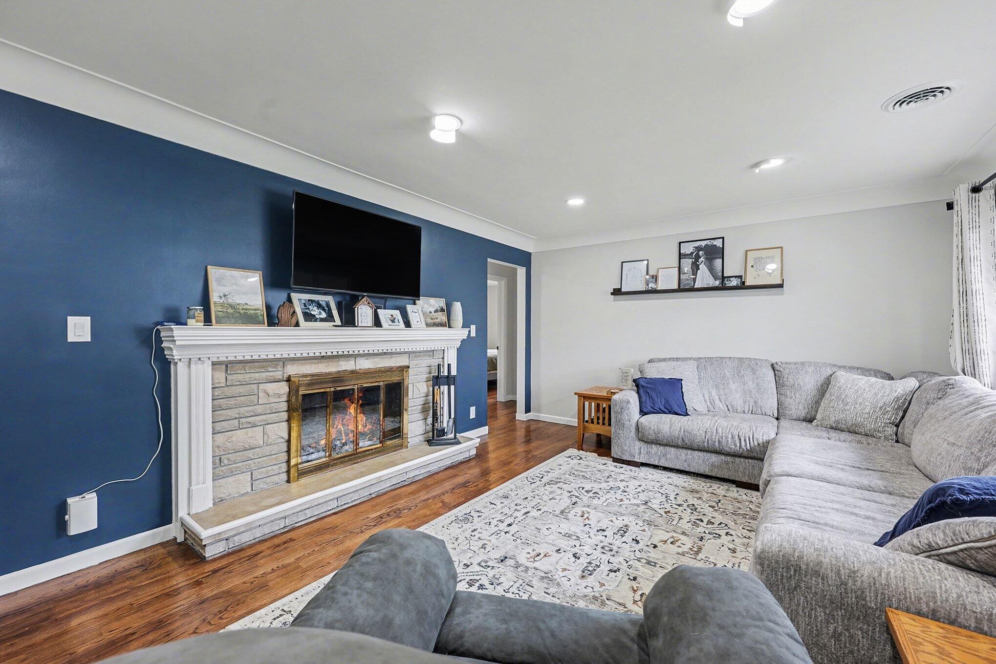 1109 West Franklin Street Jackson, MI 49203 - Photo 6 of 27 005_file_3726