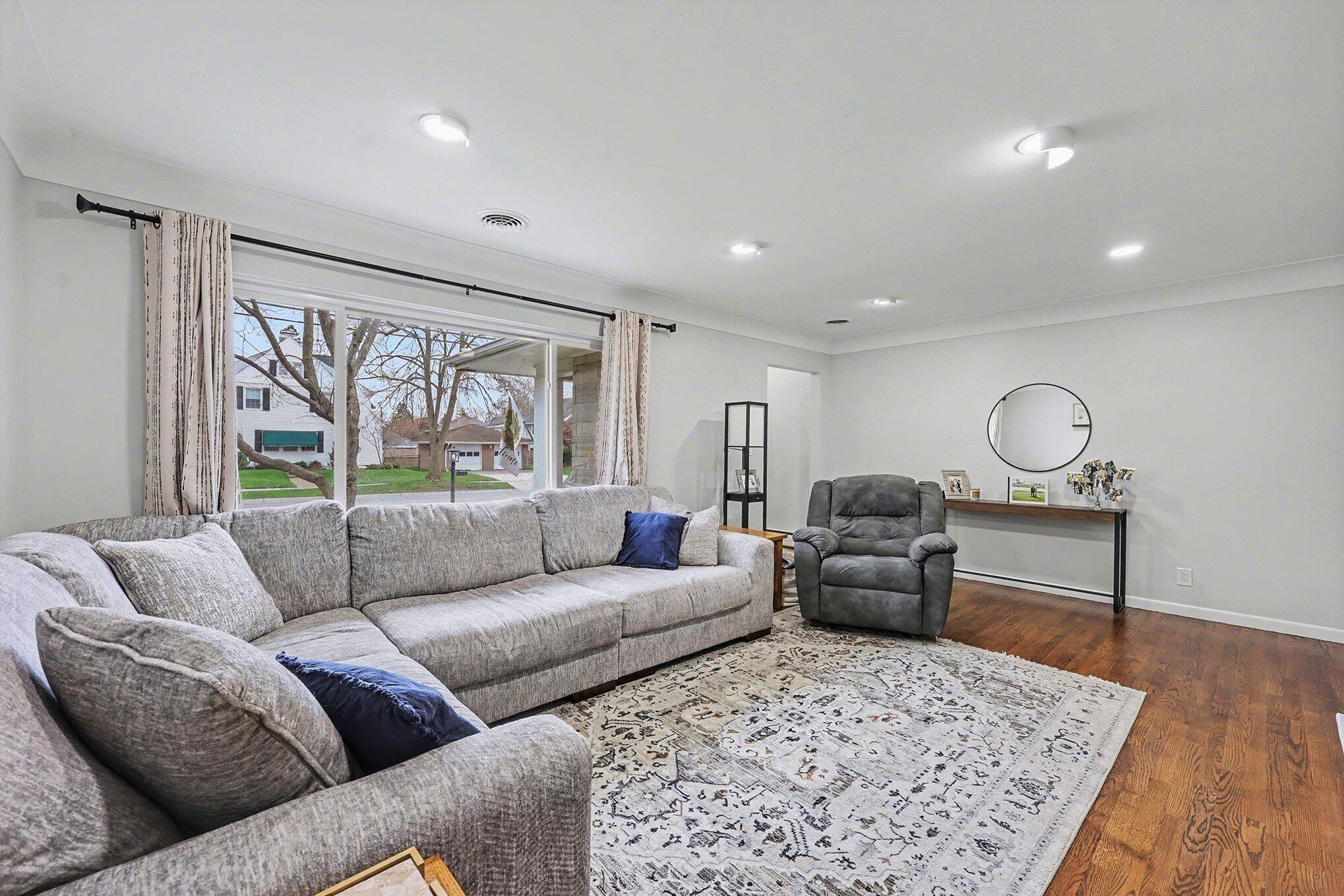 1109 West Franklin Street Jackson, MI 49203 - Photo 7 of 27 006_file_9414