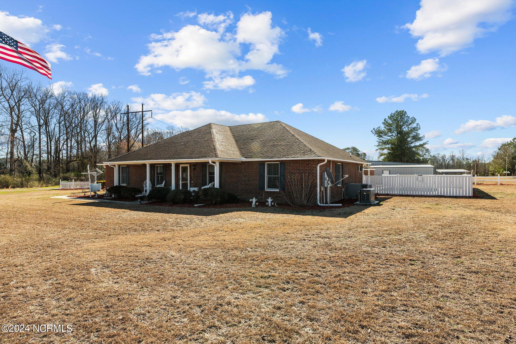 303 Nelson Road Vanceboro, NC 28586 - Photo 2 of 92 2-web-or-mls-DSC_0514