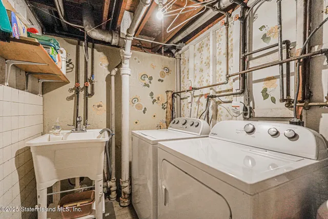 $899,000 | 84 Leslie Avenue | Grasmere