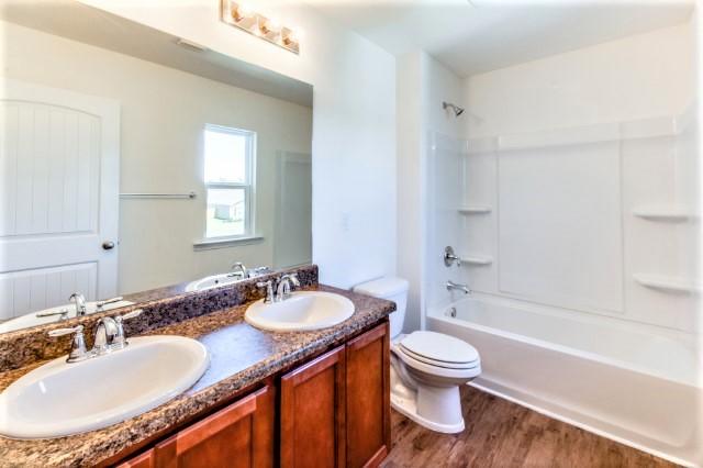 715 Widgeon Way Crestview, FL 32539 - Photo 12 of 16 Arden bathroom 2
