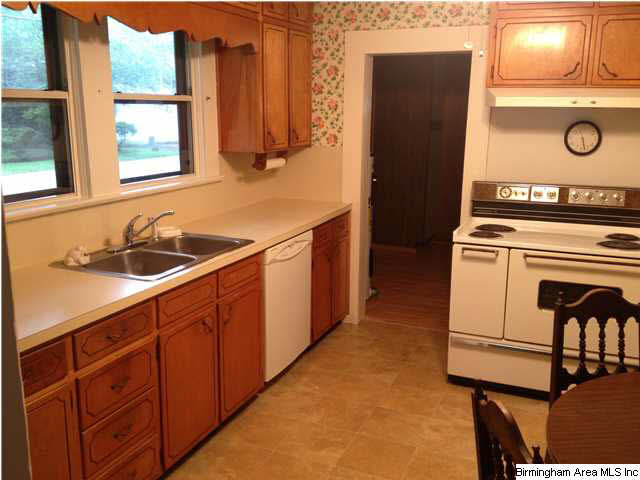 124 Hart Avenue Bessemer, AL 35023 - Photo 4 of 13