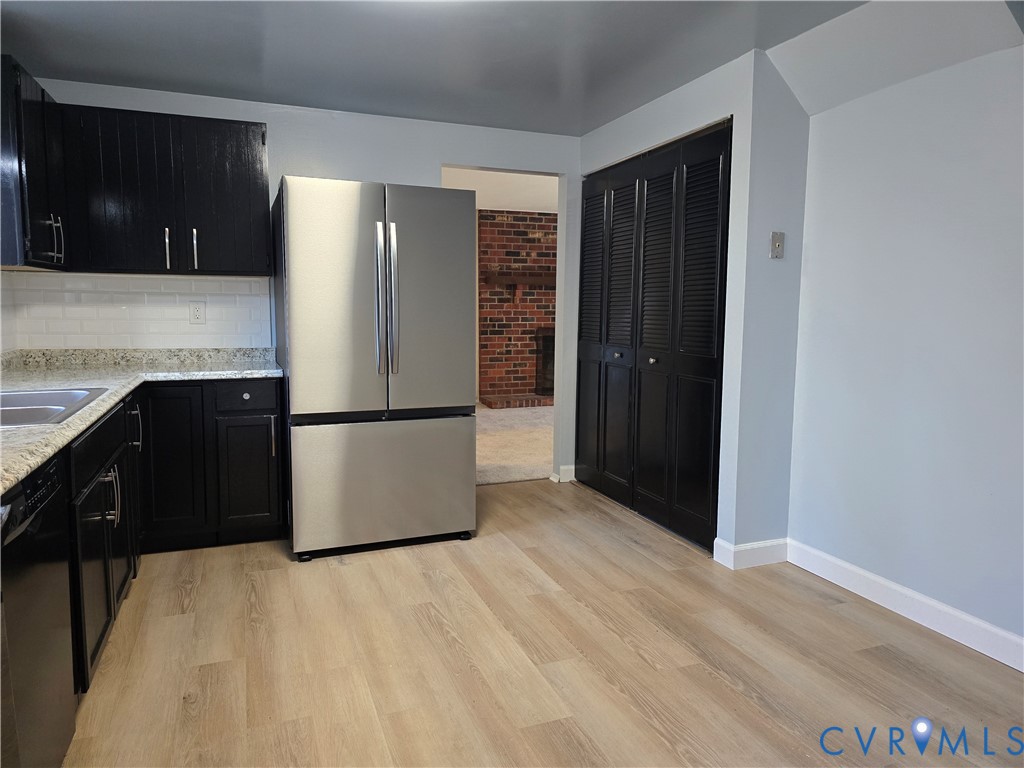 4600 Painted Post Lane Midlothian, VA 23112 - Photo 3 of 44 a kitchen with granite countertop stainless steel appliances a refrigerator and cabinets