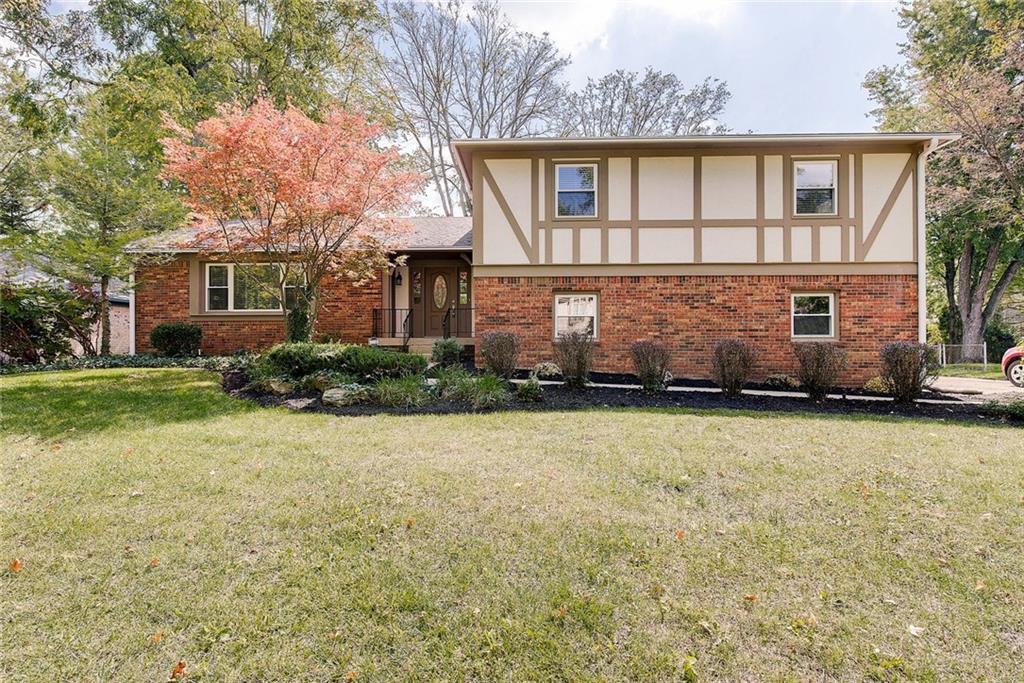 1635 Sturbridge Road Indianapolis, IN 46260 - Photo 2 of 38 Gallery Image 2