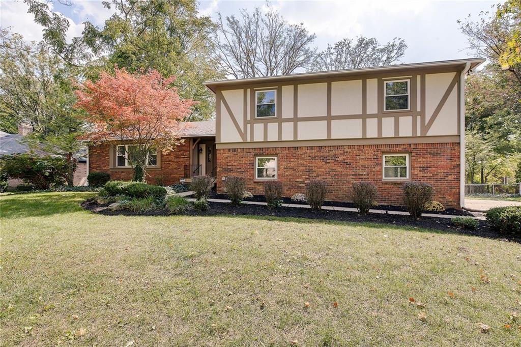 1635 Sturbridge Road Indianapolis, IN 46260 - Photo 3 of 38 Gallery Image 3