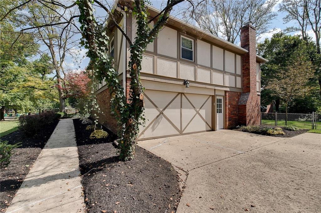 1635 Sturbridge Road Indianapolis, IN 46260 - Photo 4 of 38 Gallery Image 4