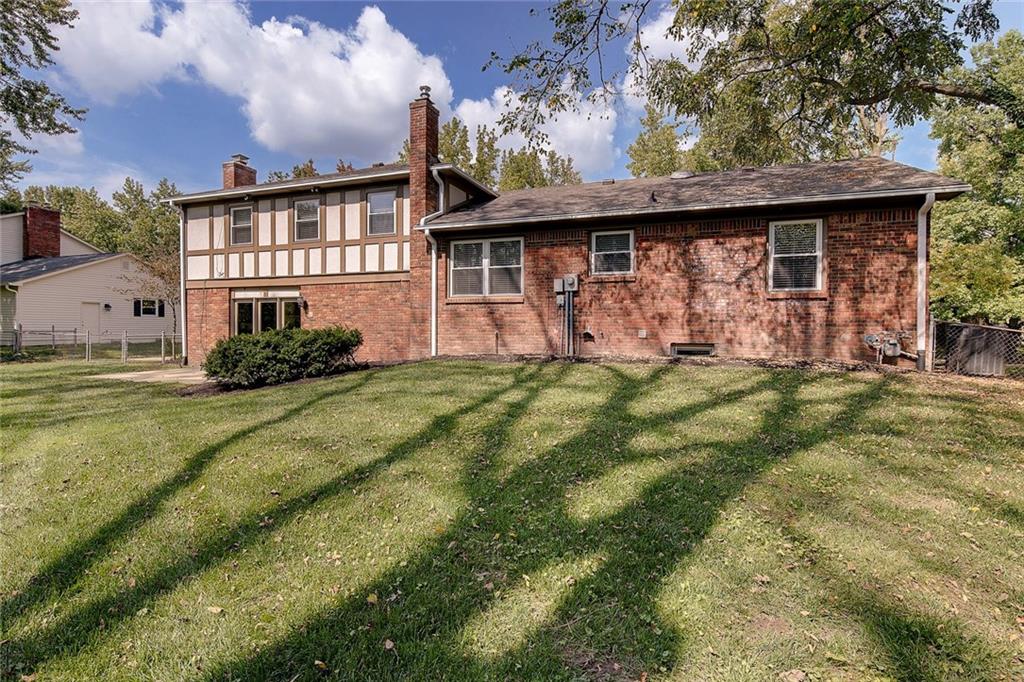 1635 Sturbridge Road Indianapolis, IN 46260 - Photo 9 of 38 Gallery Image 9