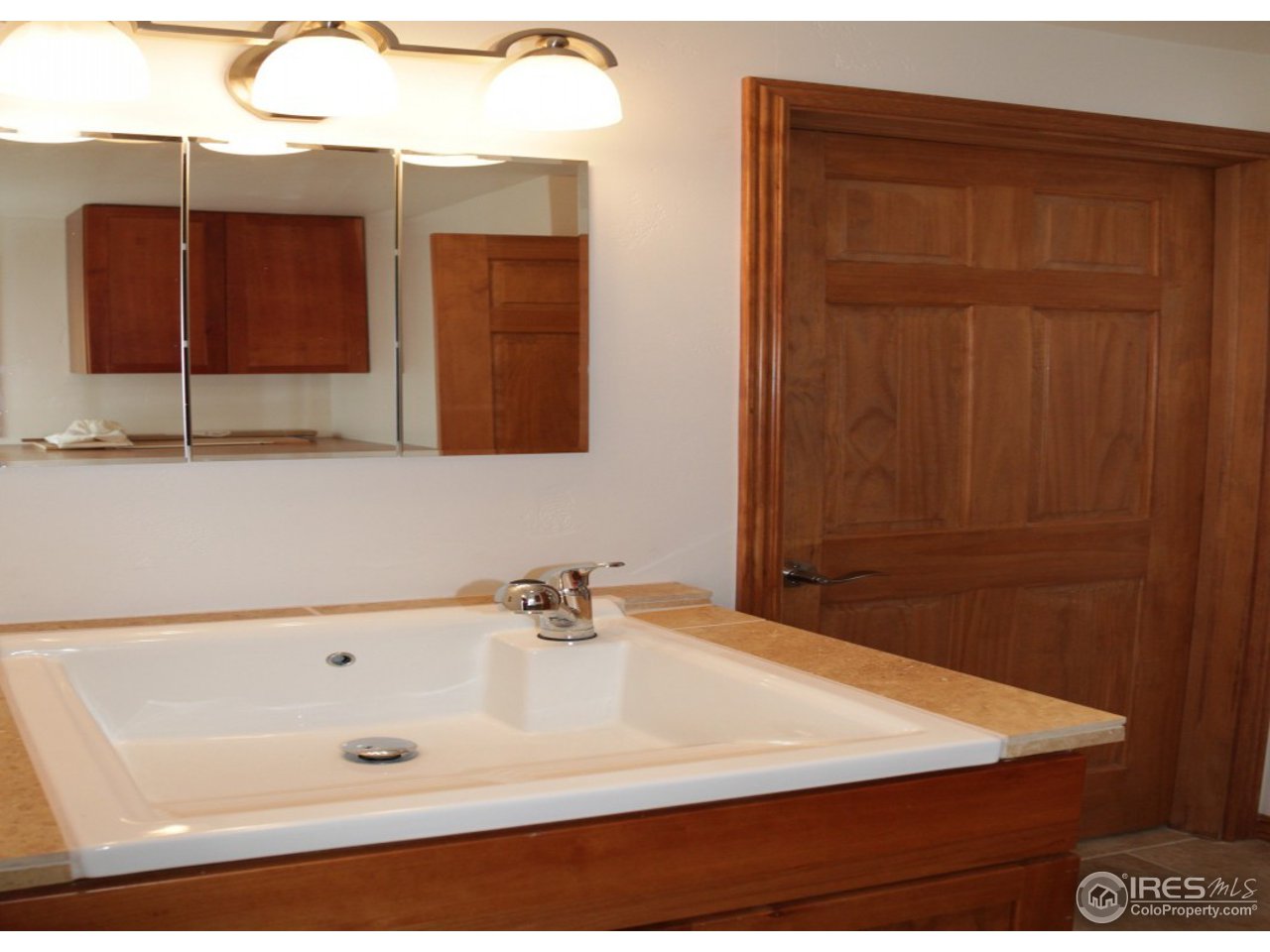 86 Sioux Road Lyons, CO 80540 - Photo 16 of 40 Master Bath