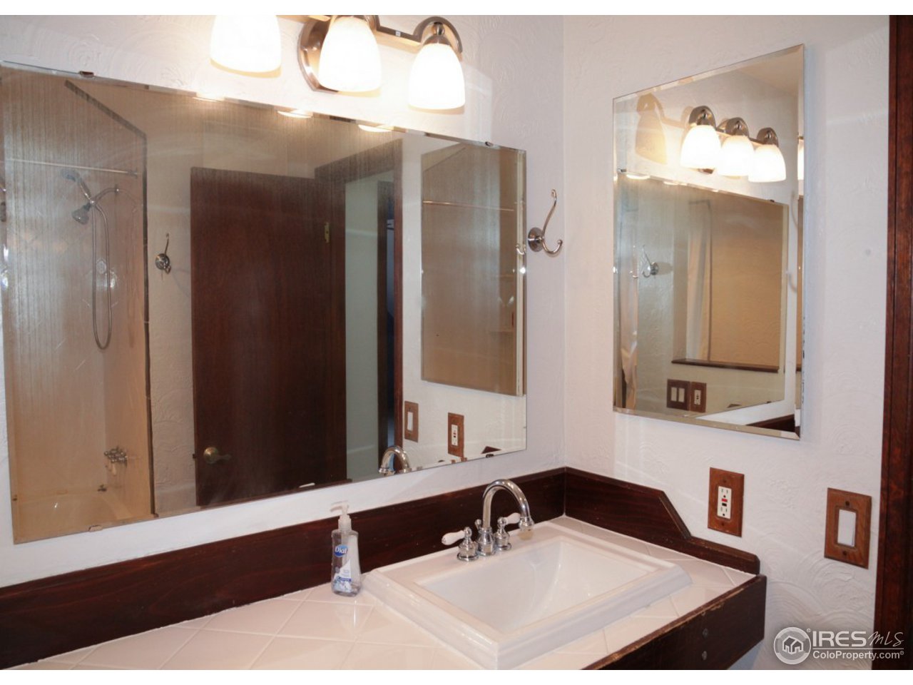 86 Sioux Road Lyons, CO 80540 - Photo 22 of 40 Master Bath