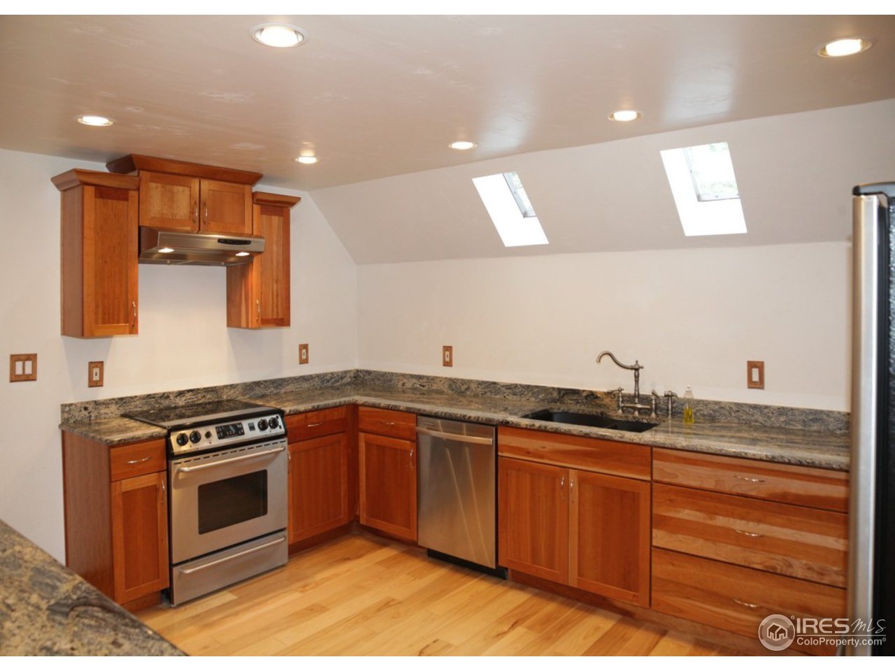 86 Sioux Road Lyons, CO 80540 - Photo 23 of 40 Kitchen
