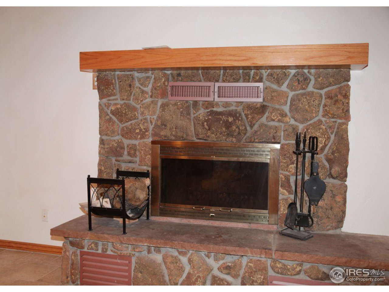 86 Sioux Road Lyons, CO 80540 - Photo 7 of 40 Family Room